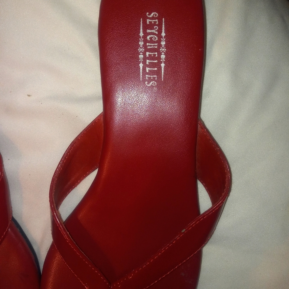 Red sandel